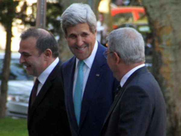 Davutoğlu, ABD Dışişleri Bakanı Kerry ile Görüştü
