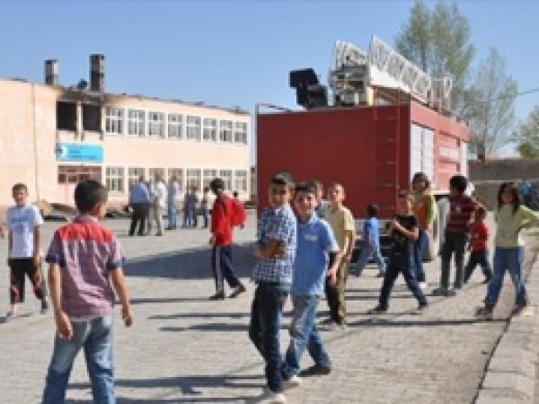 Molotofla Yakılan 3 Okul Eğitime Başlayamadı