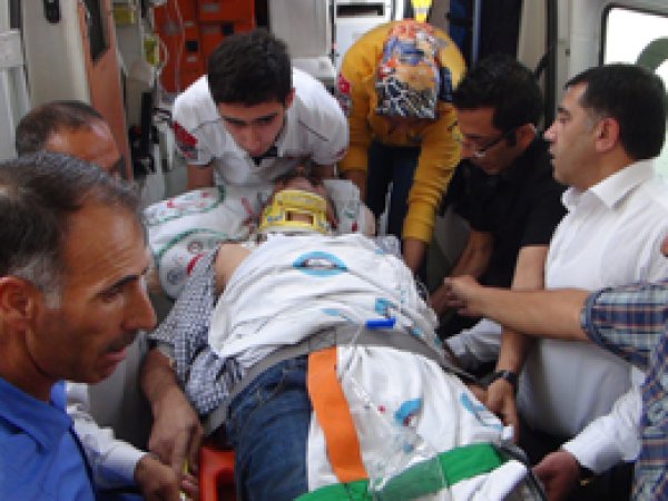 Muş'ta Ambulans Kazası: 3 Yaralı 