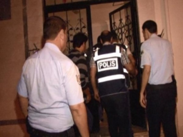 Adana'da Suç Örgütü Operasyonu: 10 Gözaltı 
