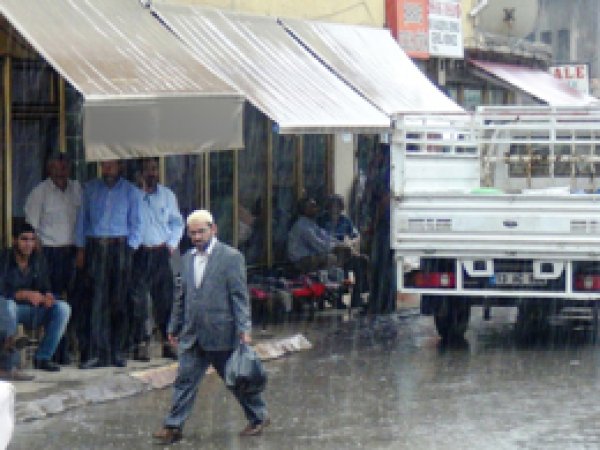Bitlis'te Yağışlı Hava Etkili Olmaya Başladı 