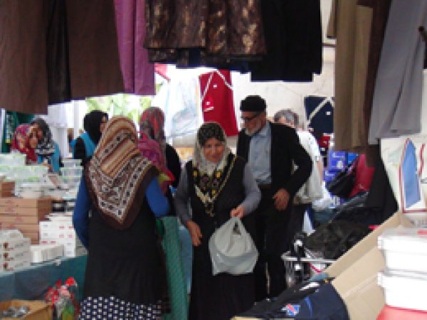 İzmir Umut Kapısı'ndan Muhtaçlar Yararına Kermes 