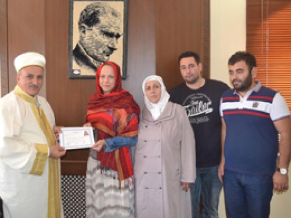 Eşinden Etkilendi İslam'ı Seçti 