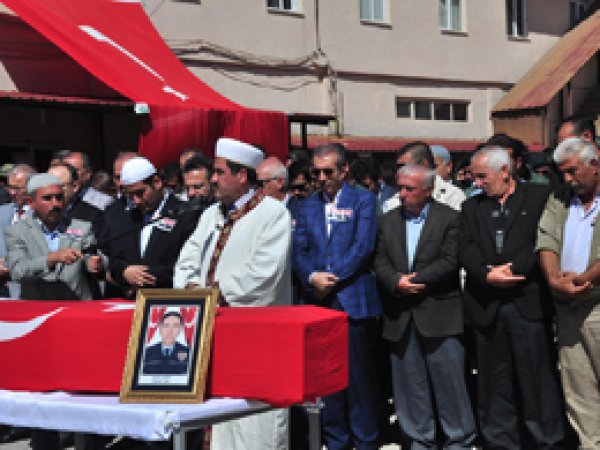 Ölen Polisler Memleketlerine Gönderildi 