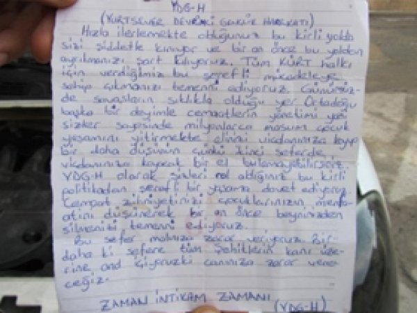 PKK arabasını yakıp tehdit notu bıraktı