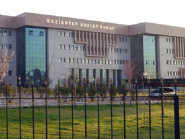 Gözaltındaki polisler adliyeye sevk edildi