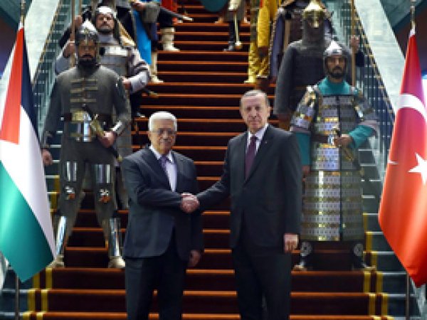 Erdoğan'dan Abbas'a sıradışı karşılama