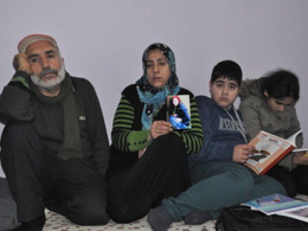 Acılı aile: Kızımızın beynini yıkayıp kaçırdılar