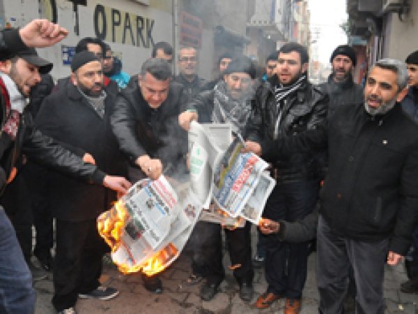 Cumhuriyet gazetesine tepkiler devam ediyor