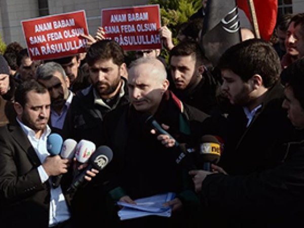'Peygamberimize yapılan hakaret terörizmdir'