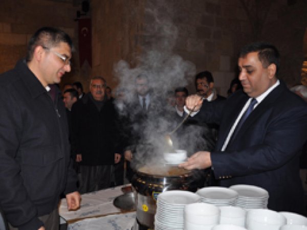 Tarsus’ta Bereket çorbası dağıtıldı