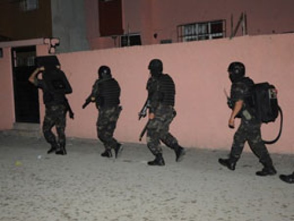 Adana'da 8 Gözaltı