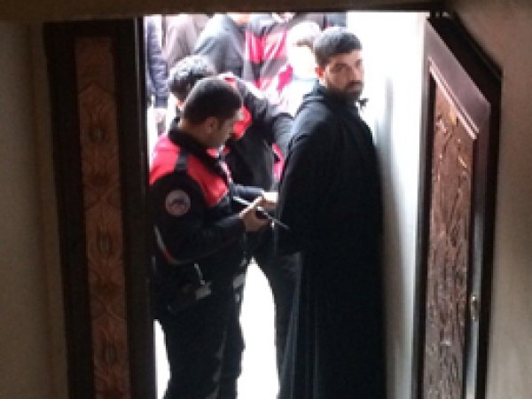 Mardin'de çarşaf giyen bir erkek yakalandı