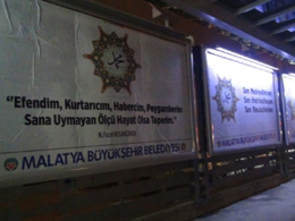 Malatya'da billboardlarda Efendimiz'e övgü