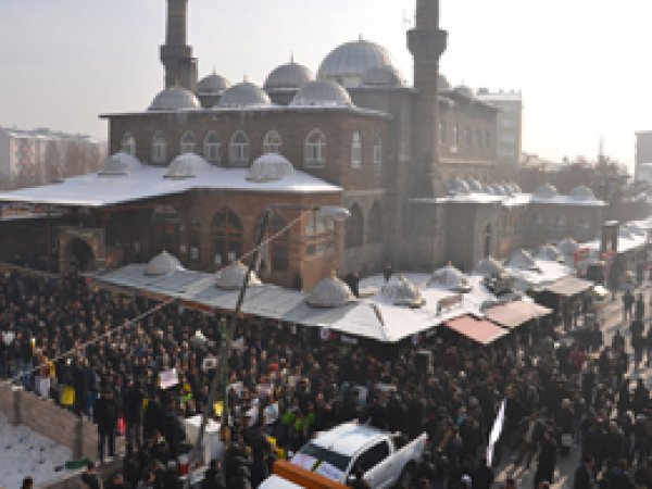 Ağrı halkı: Em Tew Muhammedine