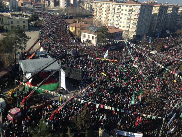 100 Binler Peygamber'ine sahip çıktı