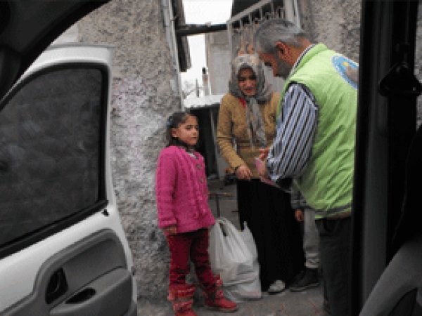 Konya Umut Kervanı'ndan 769 aileye yardım