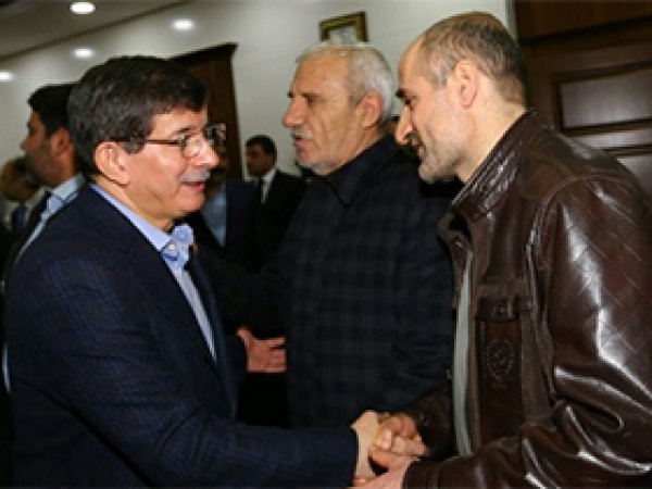 Davutoğlu şehid aileleriyle görüştü