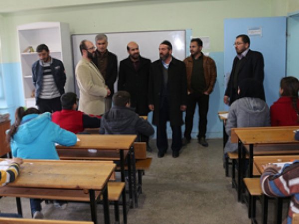 HÜDA PAR'dan Suriye Okulu'na ziyaret