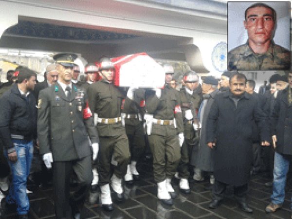 Kütahya'da ölü bulunan asker Tatvan'da defnedildi