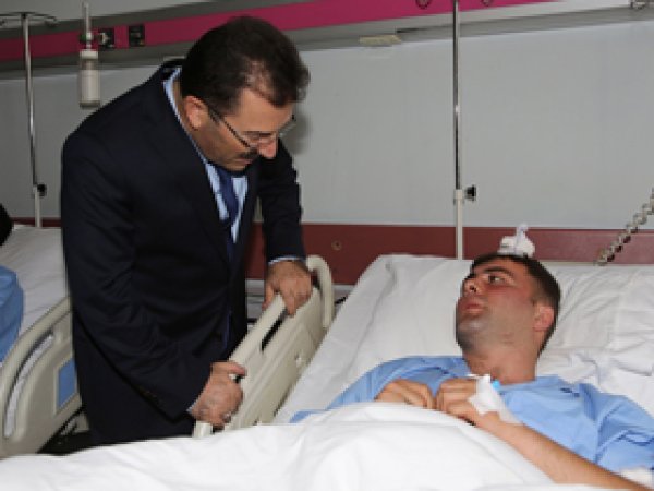 Bakan Altınok yaralı askerleri ziyaret etti