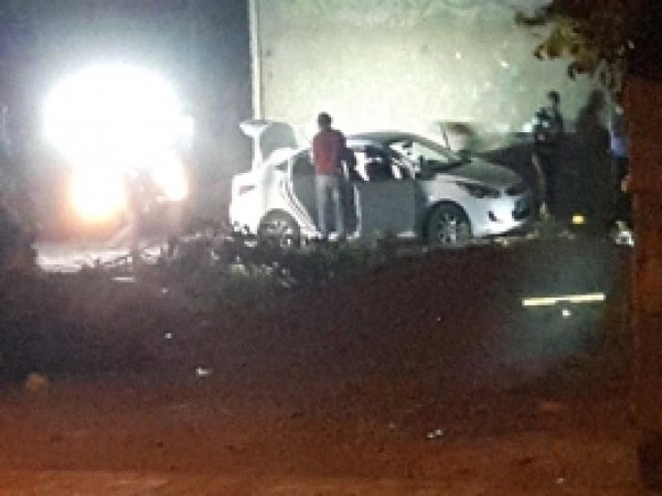 Dur ihtarına uymayan araç ateş edilerek durduruldu