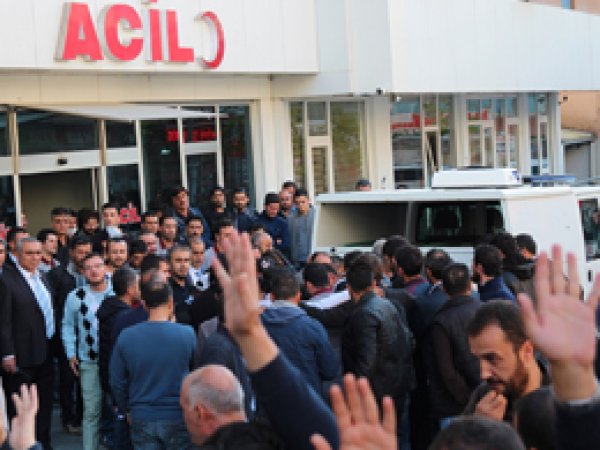 Van'da gazetecilere yapılan muameleye tepki