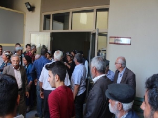 Duvarın altında kalan çocuk hayatını kaybetti