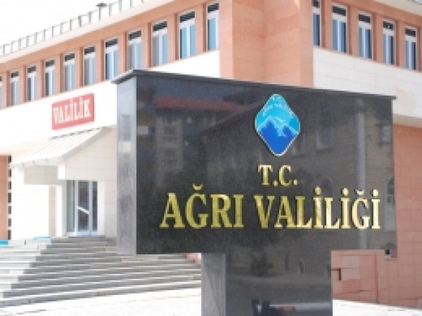 Ağrı'da bir köy muhtarı ve 2 PKK'li tutuklandı