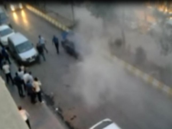 Batman'da seyir halindeki otomobil alev aldı