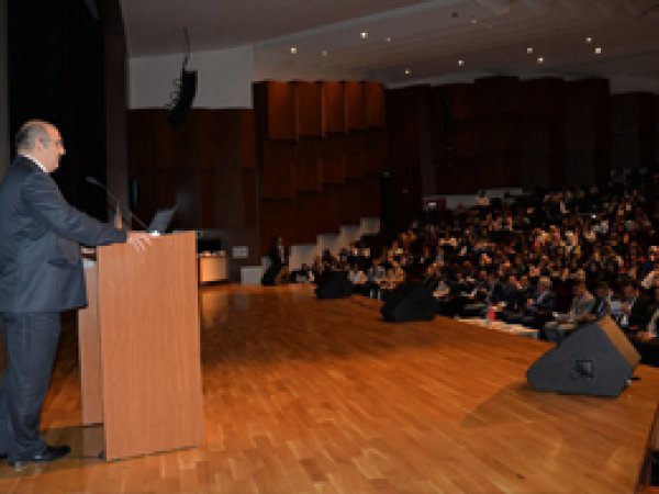 'Uluslararası Sistemde Yeni Düzen Arayışları' tartışılıyor