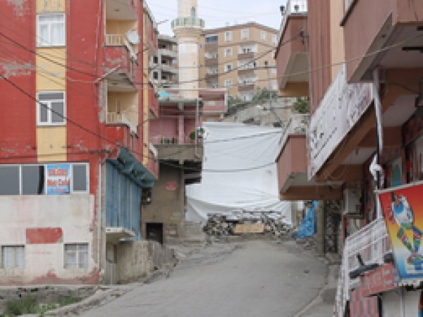 Şırnak'ta PKK zulmünden halk evlerini terk ediyor