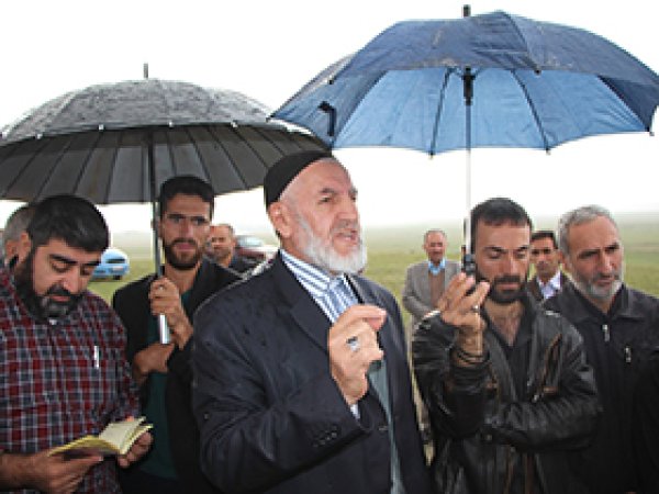 Karlıova şehidleri mezarları başında anıldı
