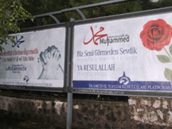 İslami STK'lardan peygambere sevgi afişleri