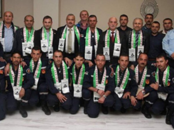 Filistinli itfaiyeciler sertifikalarını aldı
