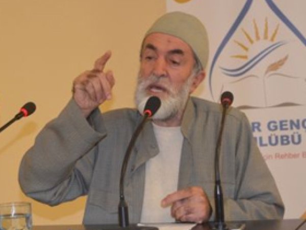 Göktaş: Küfür ortamında örtünmek...