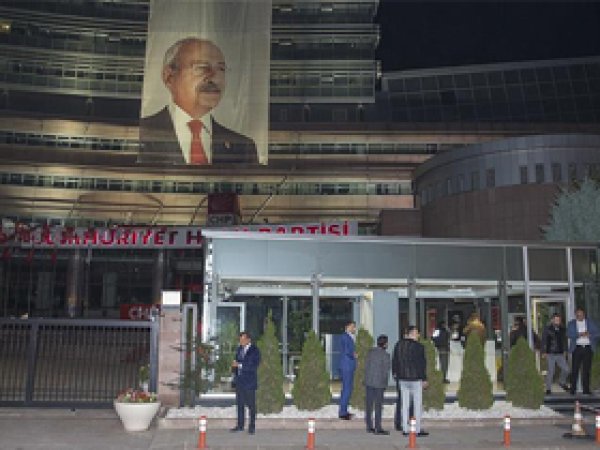 CHP önünde ateş açan zanlı yakalandı