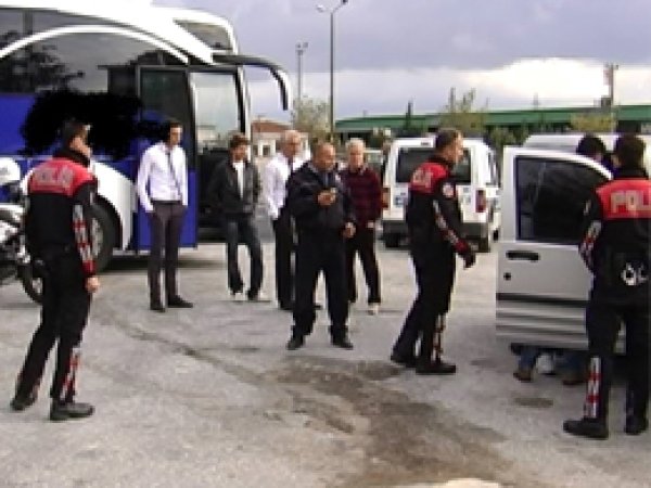 Iraklı ve Suriyeliler bombacı olarak görülüyor