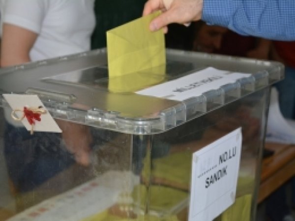 Nusaybin'de 6 sandığın yeri değiştirildi
