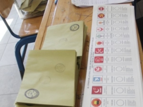 Van'da seçim sakin geçiyor