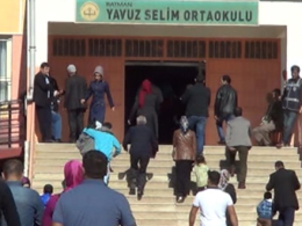 Seçmeni yönlendiren başkan görevden alındı
