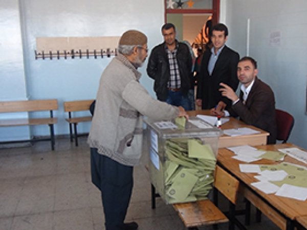 Antepliler seçime yoğun ilgi gösterildi