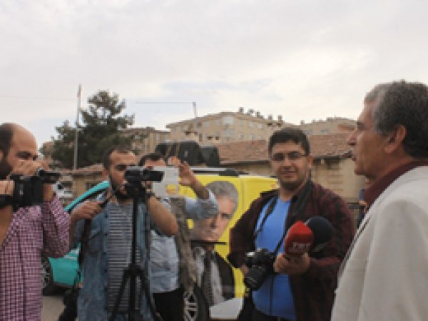 Boş meydanda miting yaptı, 102 oy aldı