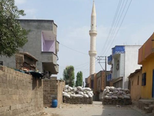 Silopi'de camiler ve okullar kullanılamıyor