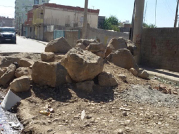 Cizre'de yeni barikatlar oluşturuluyor