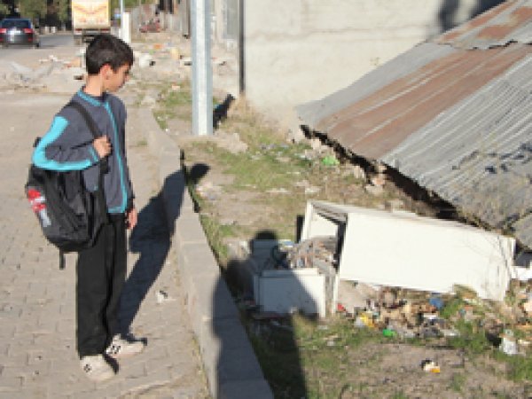 Kırılan elektrik panosu tehlike saçıyor