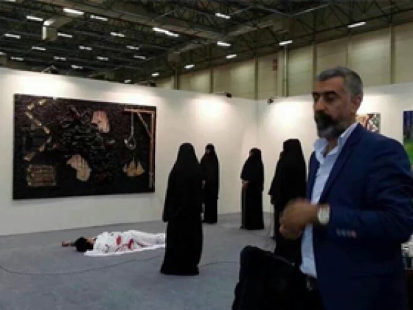 İstanbul'da Tesettüre hakaret sergisi