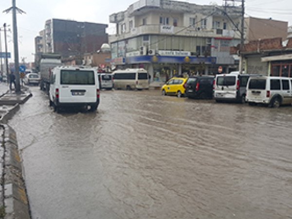 Silopi'de caddeler su kanalına döndü