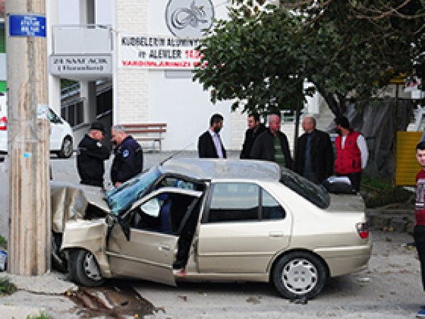 Gölcük'te trafik kazası