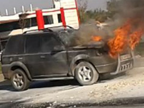 Batman'da bir araç seyir halindeyken alev aldı